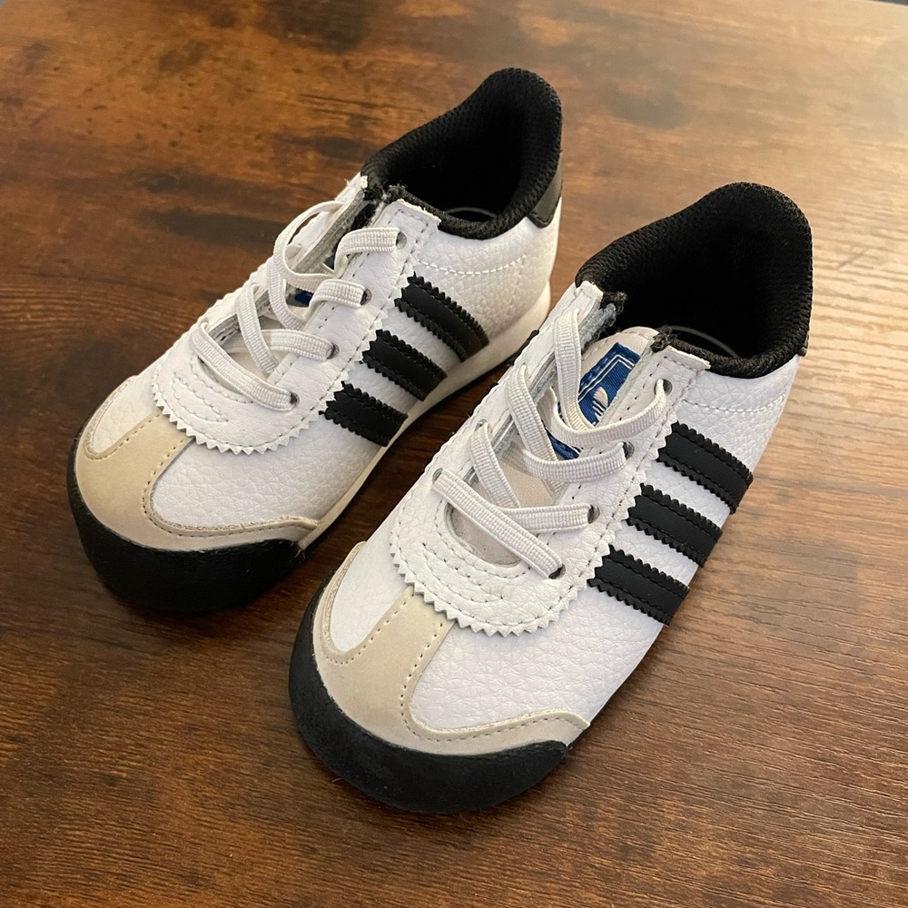 Baby/toddler black and white adidas